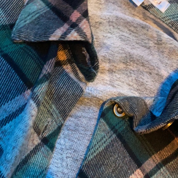 woman's flannel top - Picture 3 of 3